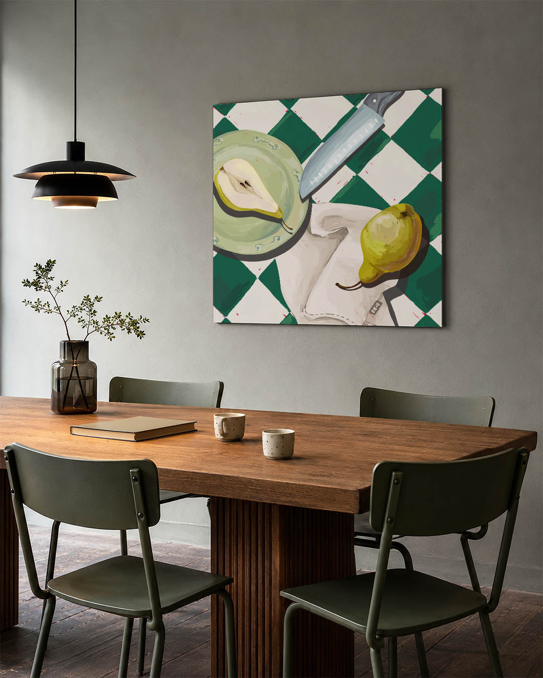 Fruit en mes compositie kunstwerk – tweede productweergave – dit werk toont een gesneden peer op een bord, een mes en een