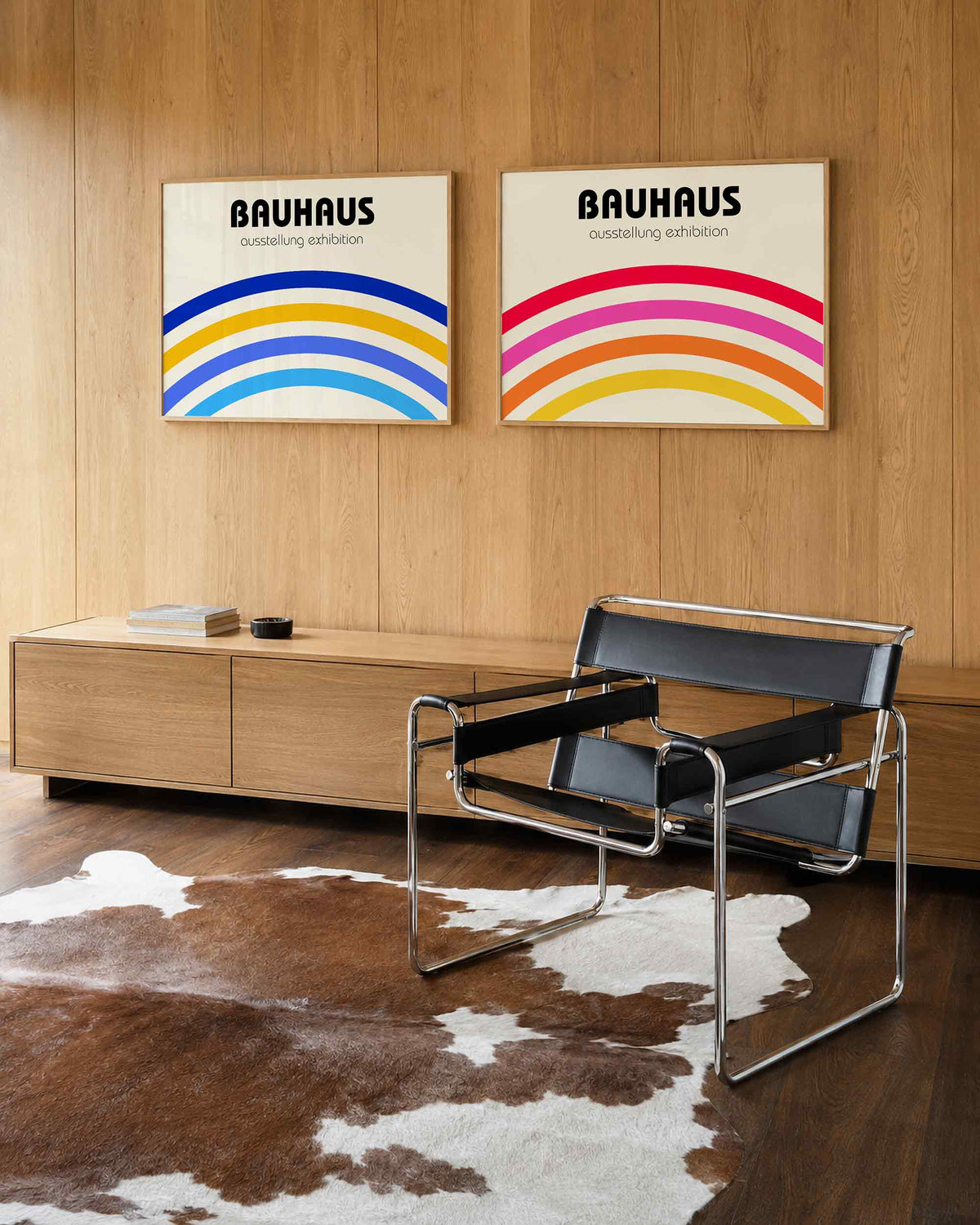 Interieurmockup van tweedelige landscape-posterset met kleurrijke gebogen banden
