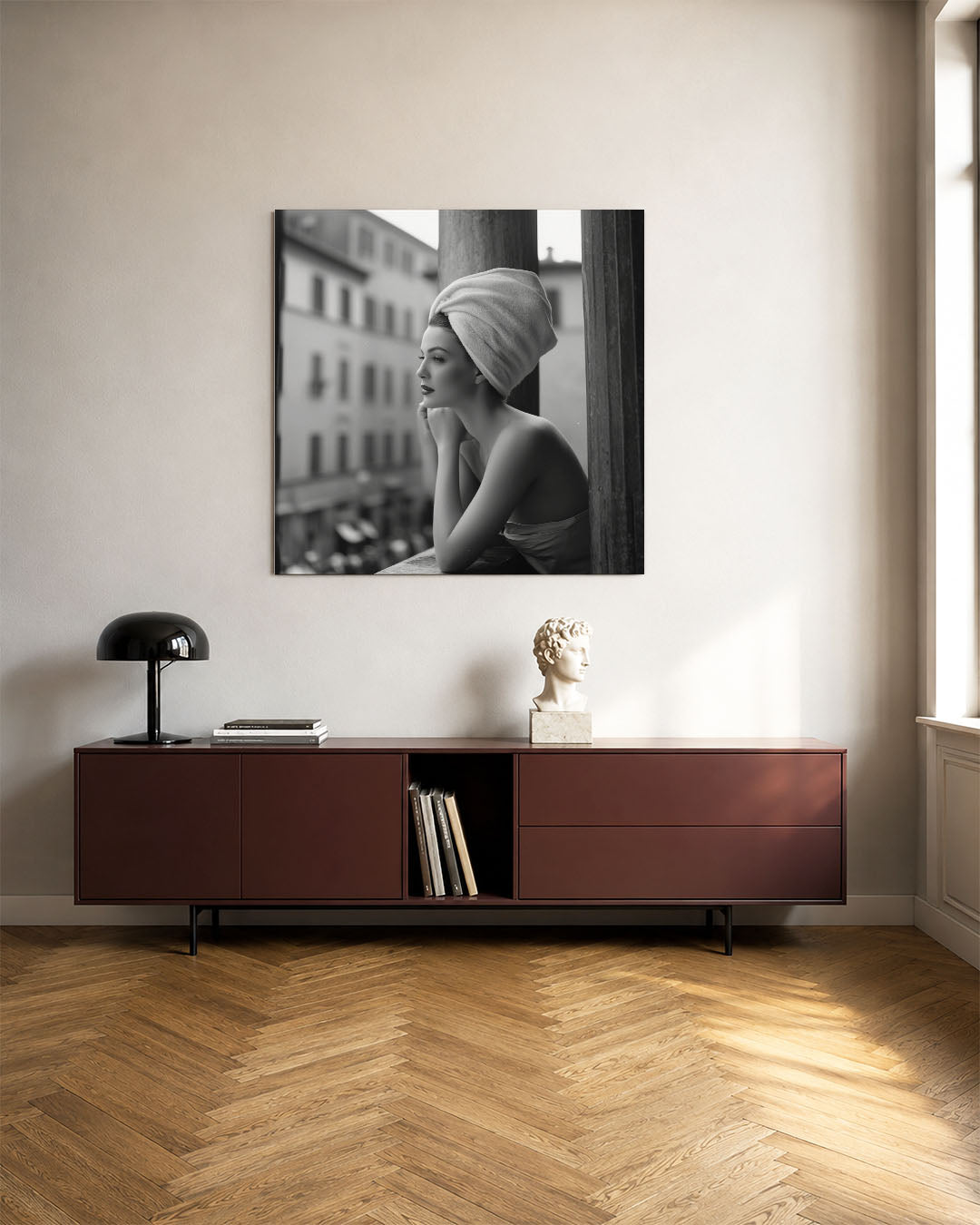 Elegante reflectie kunstwerk – tweede productweergave – dit kunstwerk toont een vrouw in profiel met een handdoek om haar