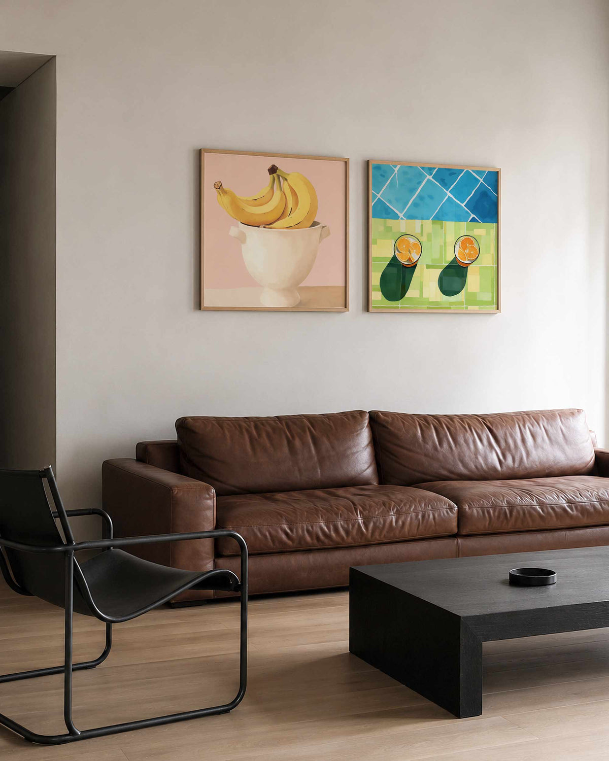 Interieurpresentatie van een tweedelige vierkante posterset met fruit en citrus