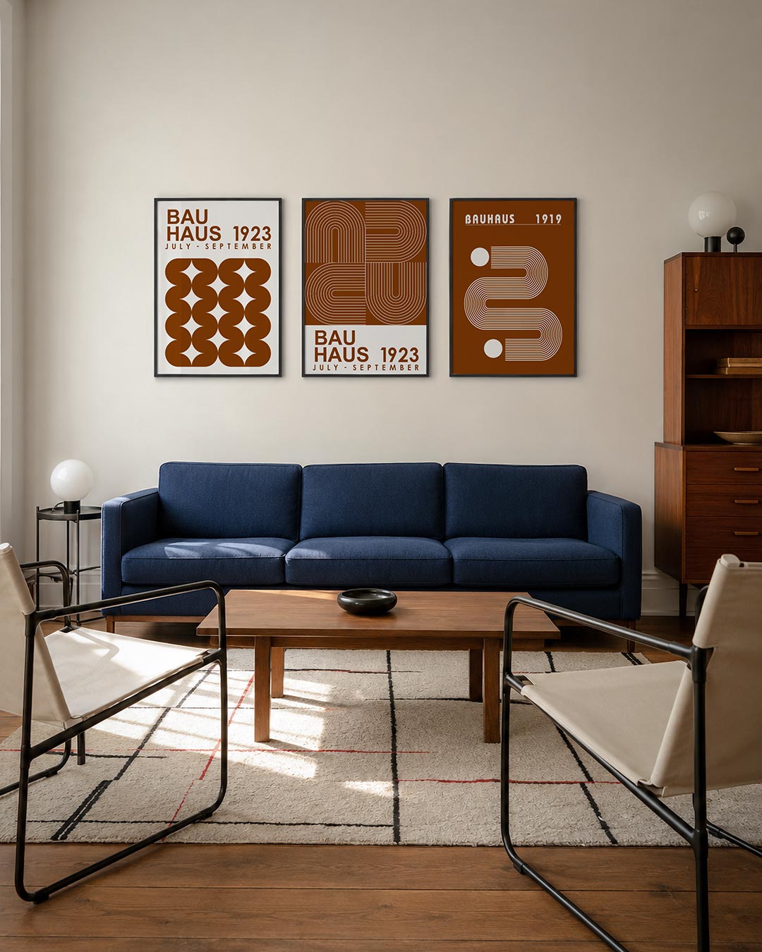 Vorm en herhaling driedelige posterset – deze posterset in drie delen toont een ritmisch patroon van bruine halve cirkels en