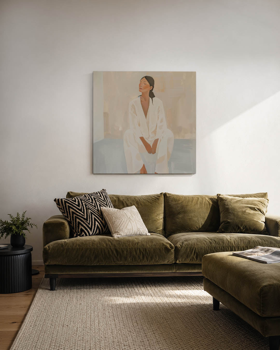 Zittende vrouw kunstwerk – derde productweergave – dit kunstwerk toont een vrouw in een ontspannen pose. De zachte beige en