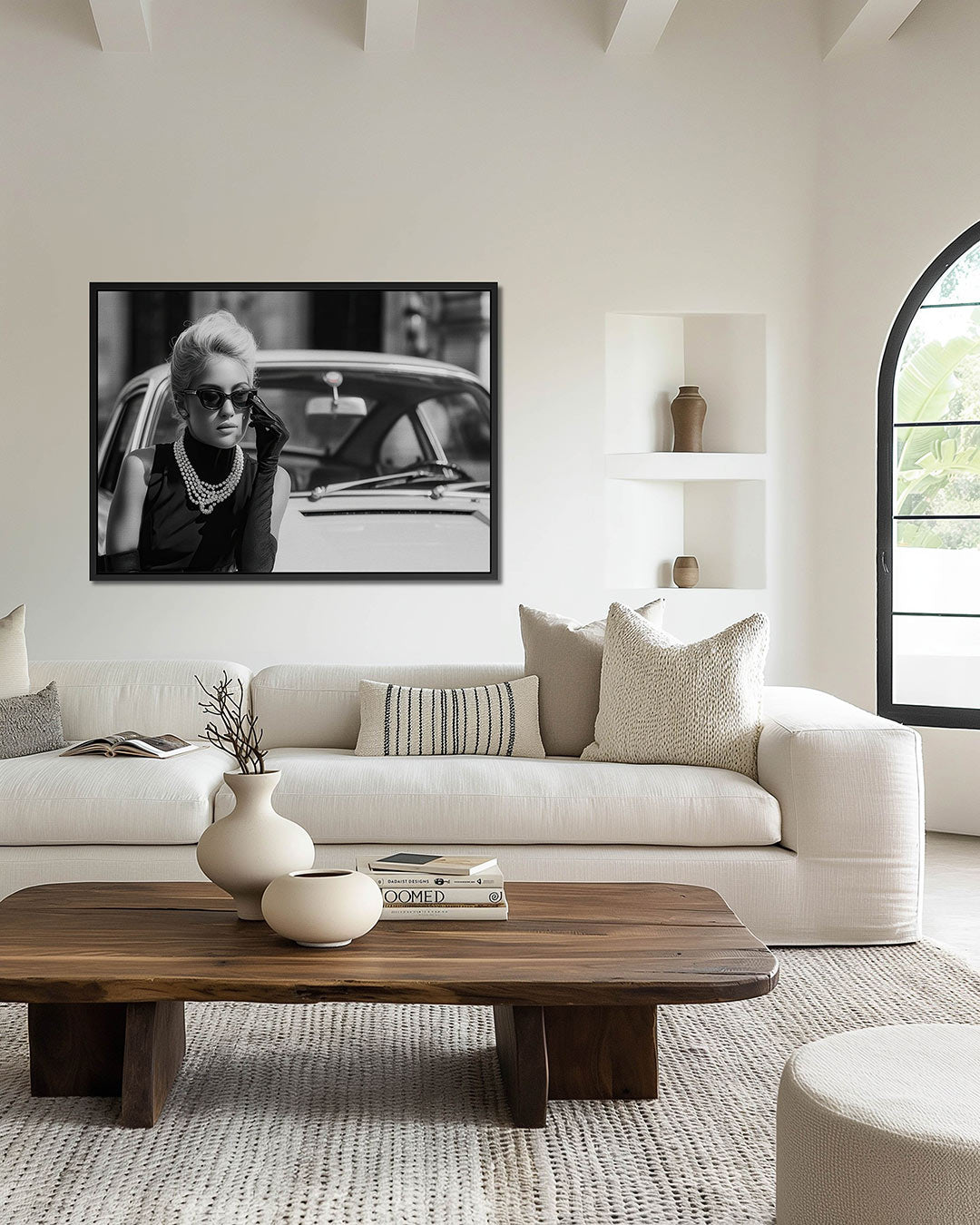 Vrouw en auto – wanddecoratie in interieur
