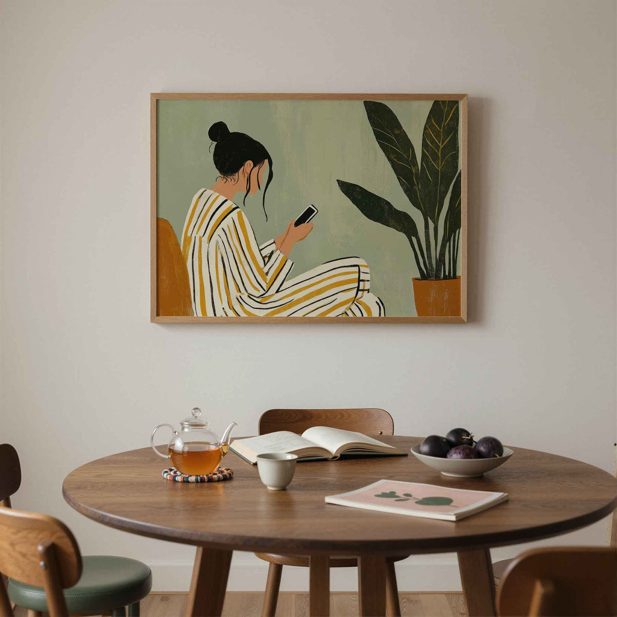 Vrouw met telefoon – liggende moderne wanddecoratie van WallArtistic