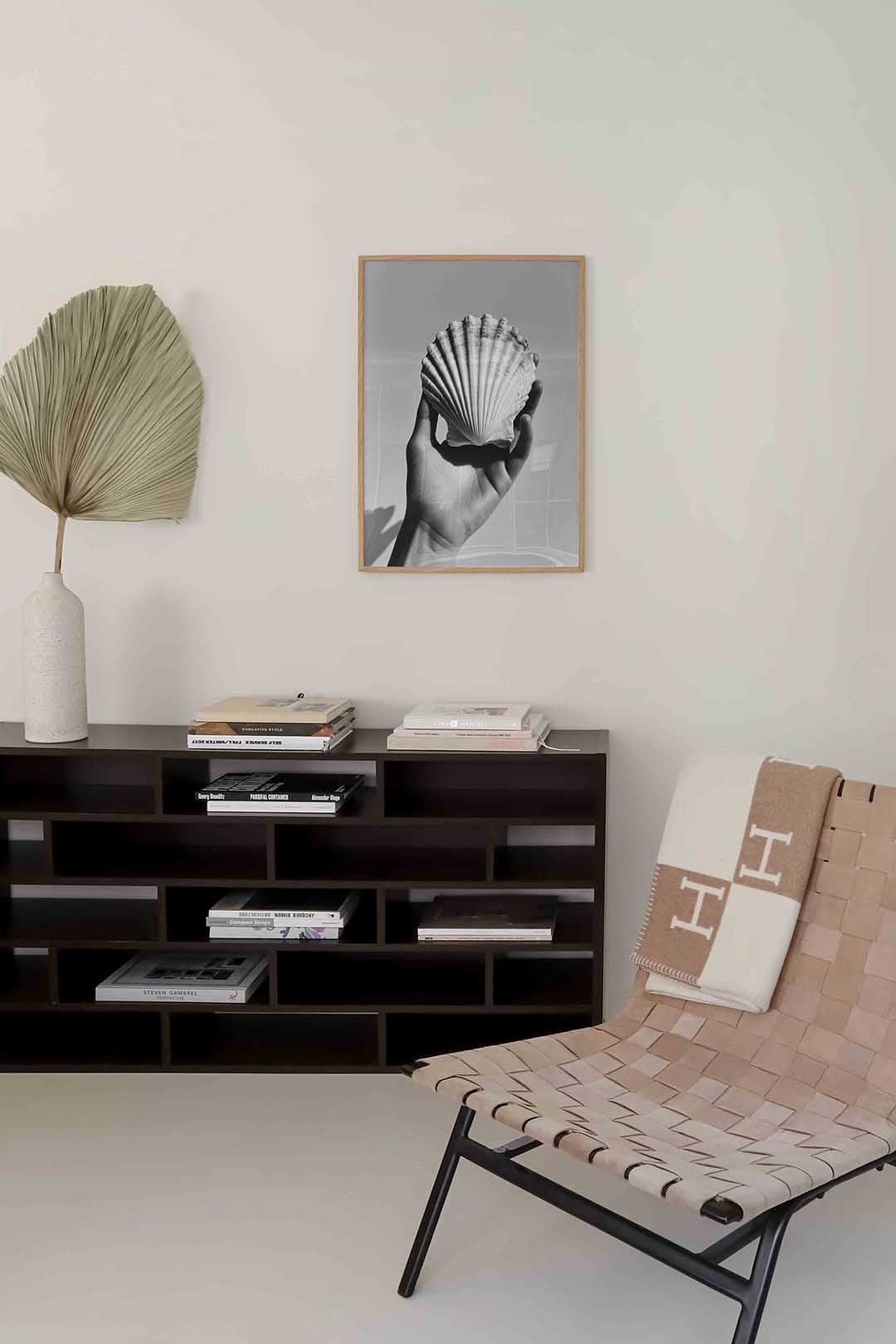 Schelp in hand – natuur poster in staand formaat