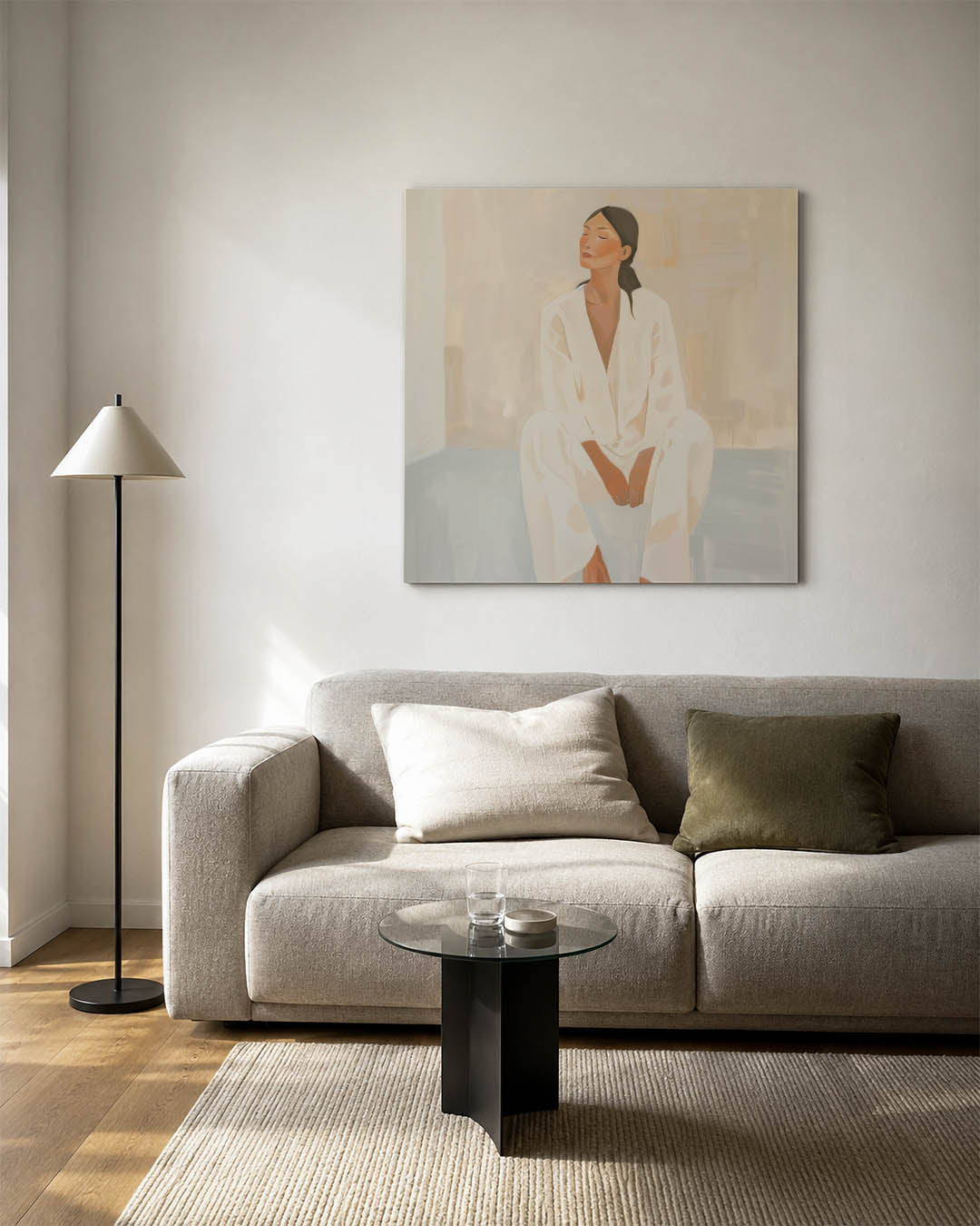 Zittende vrouw kunstwerk – vierkante wanddecoratie – dit kunstwerk toont een vrouw in een ontspannen pose. De zachte beige en