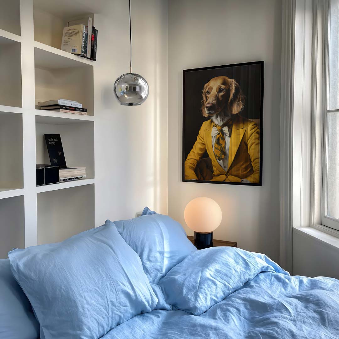 Stijlvolle Hond in Geel Kostuum – staande dieren wanddecoratie van WallArtistic