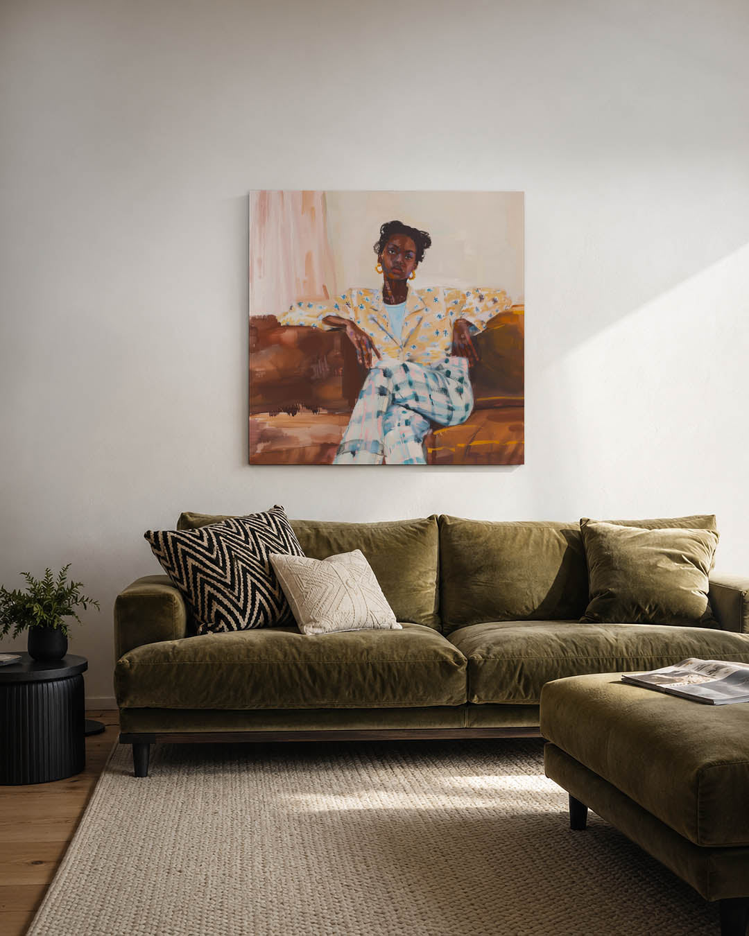 Vrouwelijk portret zittend kunstwerk – derde productweergave – dit werk toont een vrouw in een ontspannen pose op een bank.