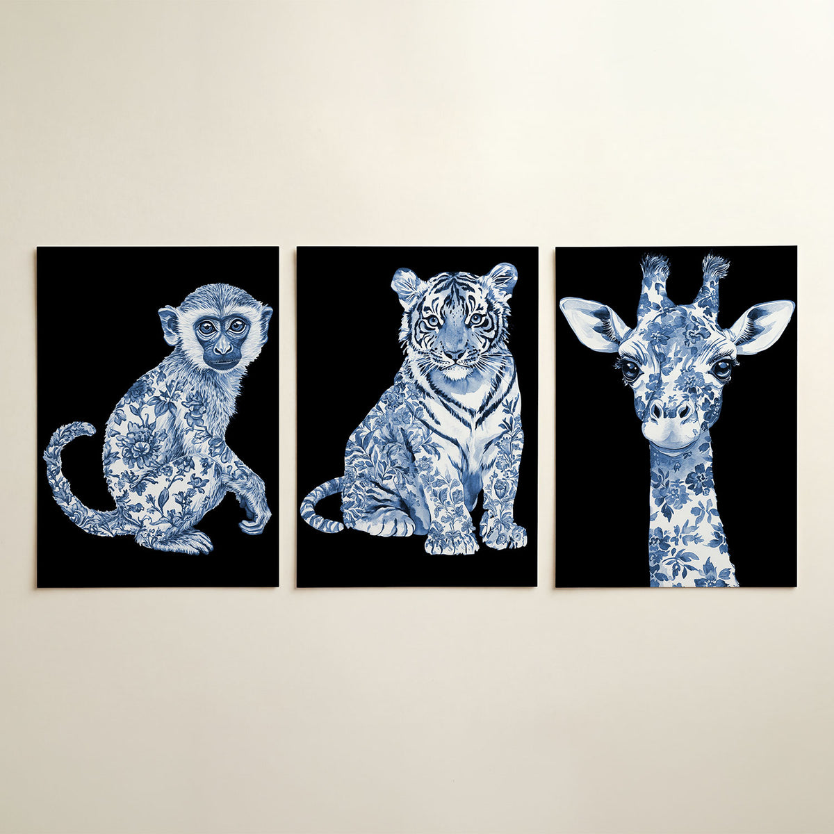 Floraal aapportret driedelige posterset in interieur