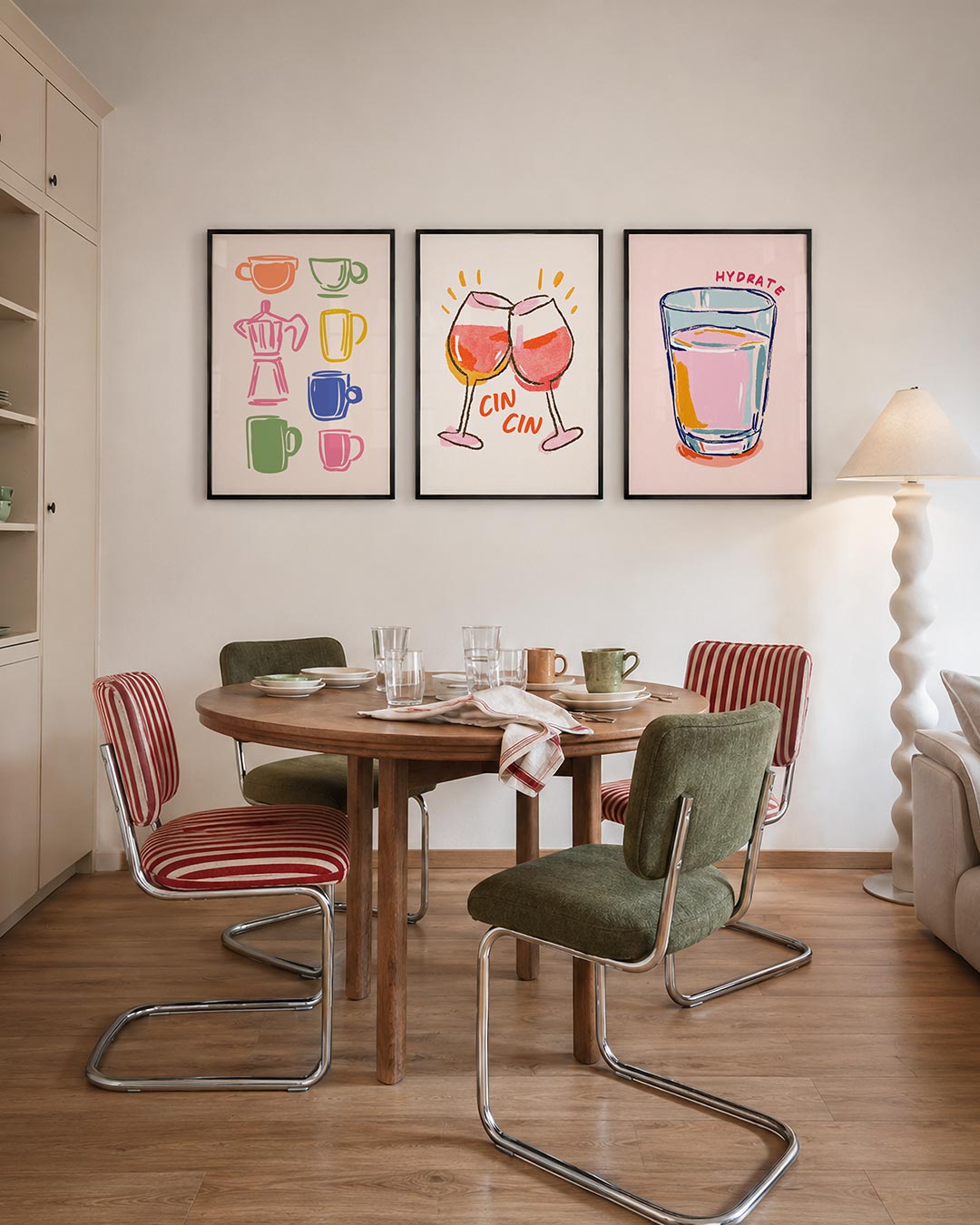 Kleurrijke koffievormen driedelige posterset – deze posterset in drie delen toont speelse koffiekopjes en