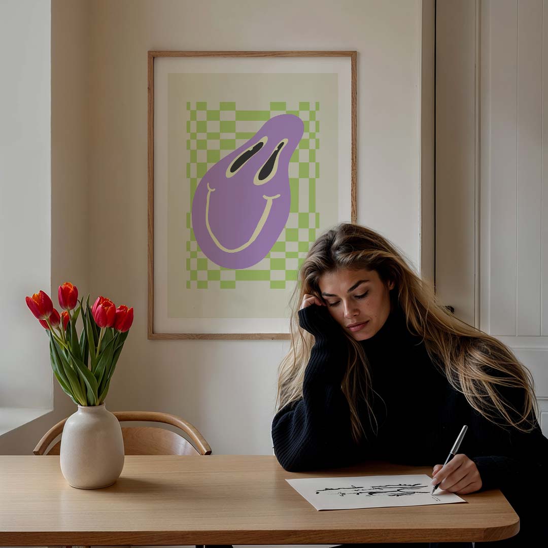 Vrolijke Paarse Lachposter – staande muurposter voor een modern interieur