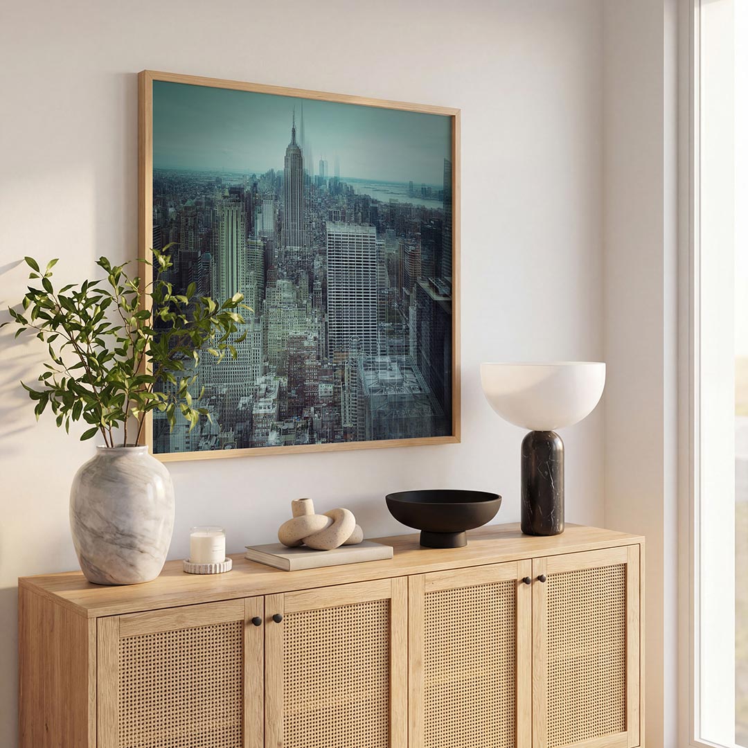 Stedelijke hoogtepunten poster – tweede productweergave – deze poster toont een dynamische stad met hoge gebouwen en een