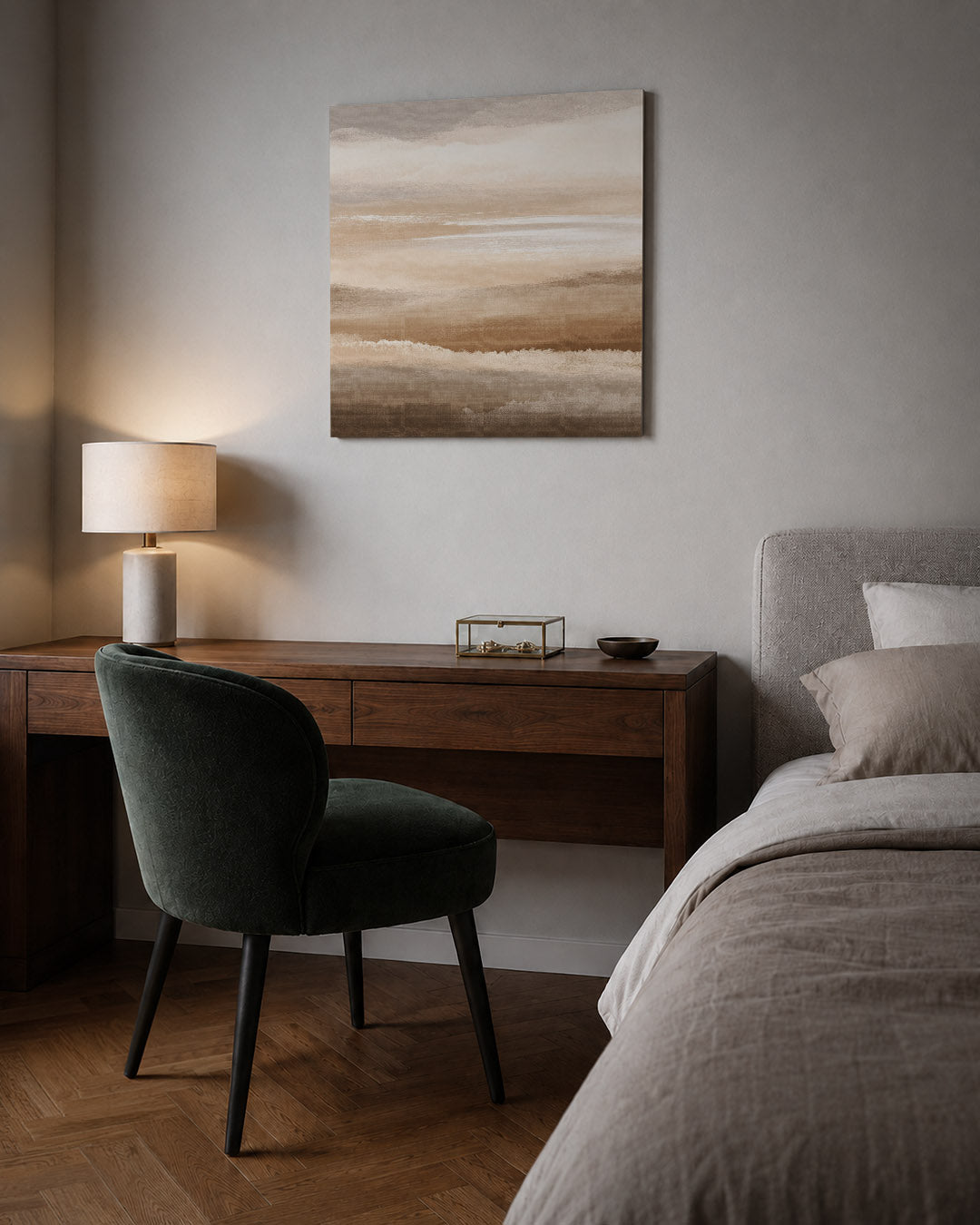 Zachte horizontale lijnen kunstwerk – sfeerbeeld – dit werk toont vloeiende horizontale lijnen in zachte beige en witte