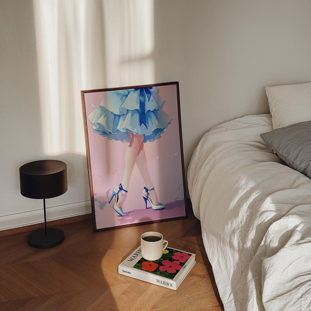 Betoverende Blauwe Jurk – staande zomer wanddecoratie van WallArtistic
