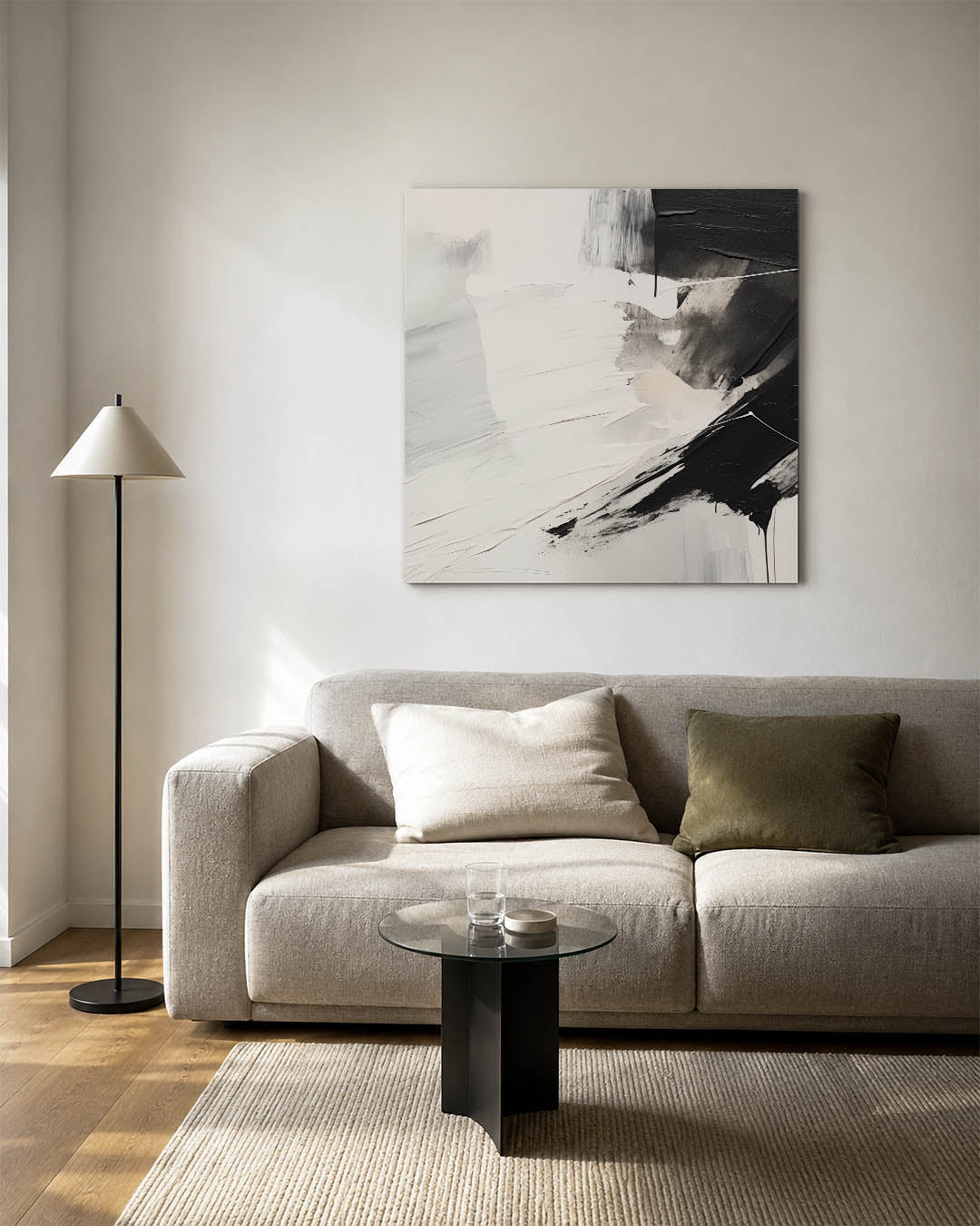 Dynamische penseelstreken kunstwerk – vierkante wanddecoratie – dit werk toont krachtige penseelstreken in zwart en wit, met