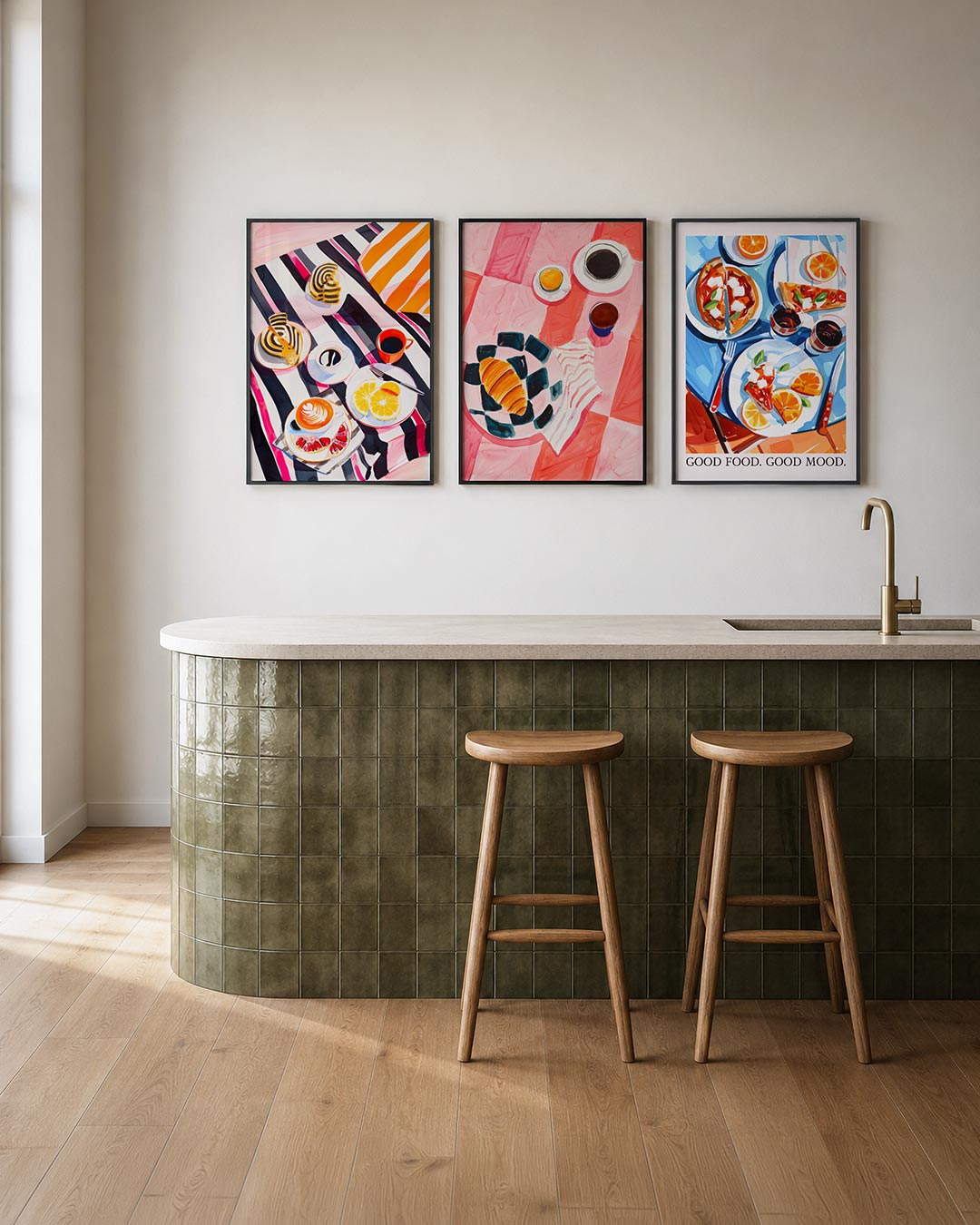 Kleurrijke ontbijtscène posterset – tweede productweergave – deze posterset in drie delen toont een levendige tafel met
