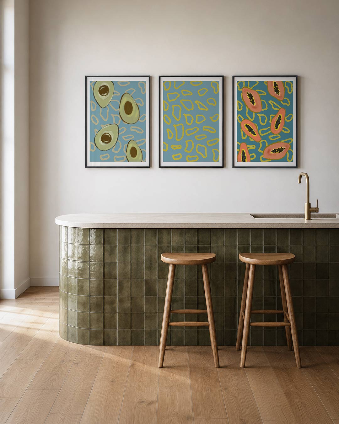 Avocado ritme posterset – tweede productweergave – deze posterset toont speelse avocadohelften op een turquoise
