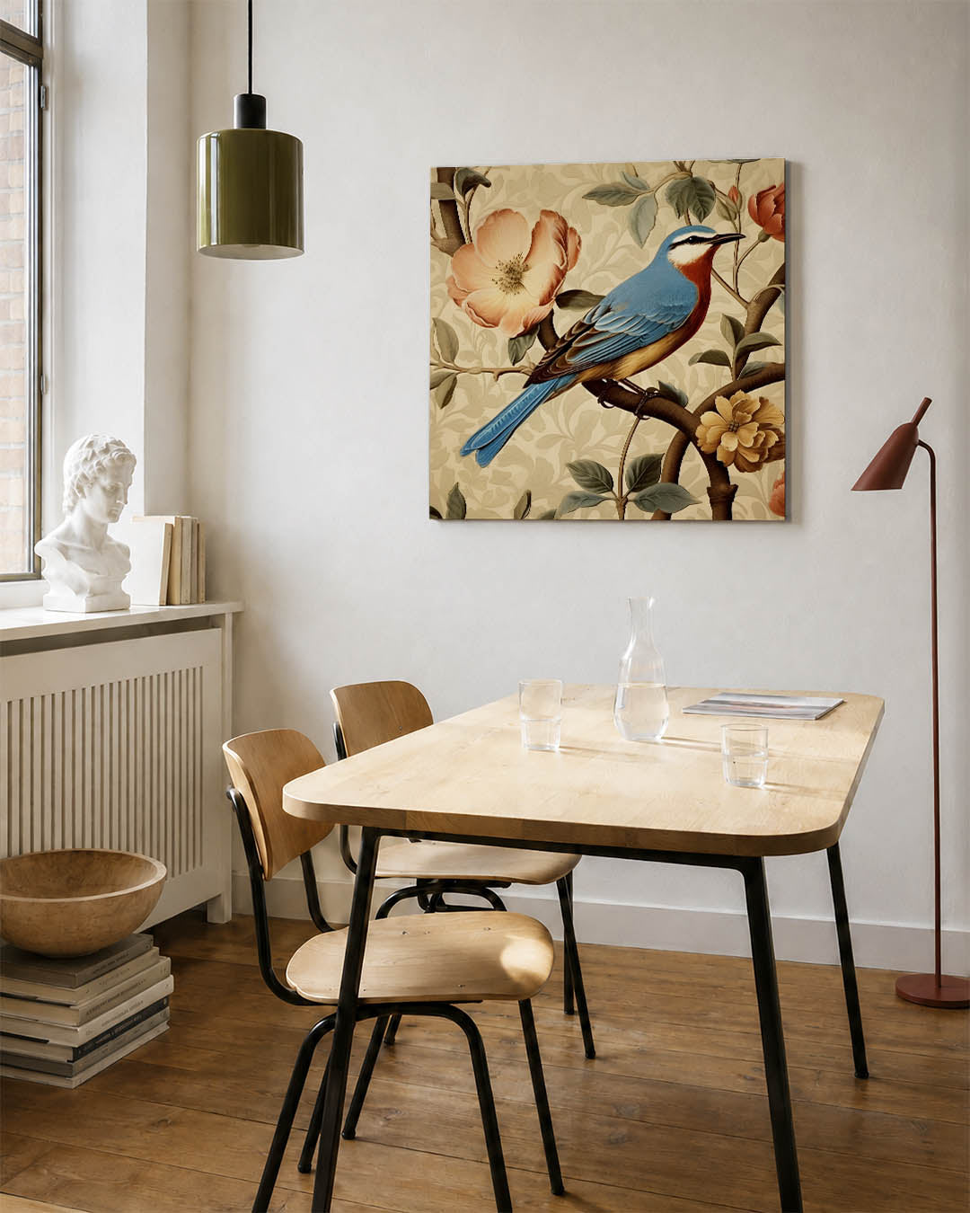 Vogel en bloemen kunstwerk – detailweergave – dit werk toont een kleurrijke vogel te midden van bloemen en bladeren, met een