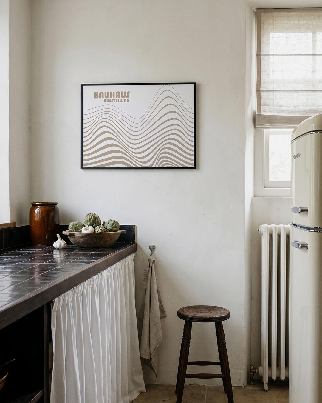 Golvend lijnenspel – geometrische poster in Bauhaus-stijl van WallArtistic