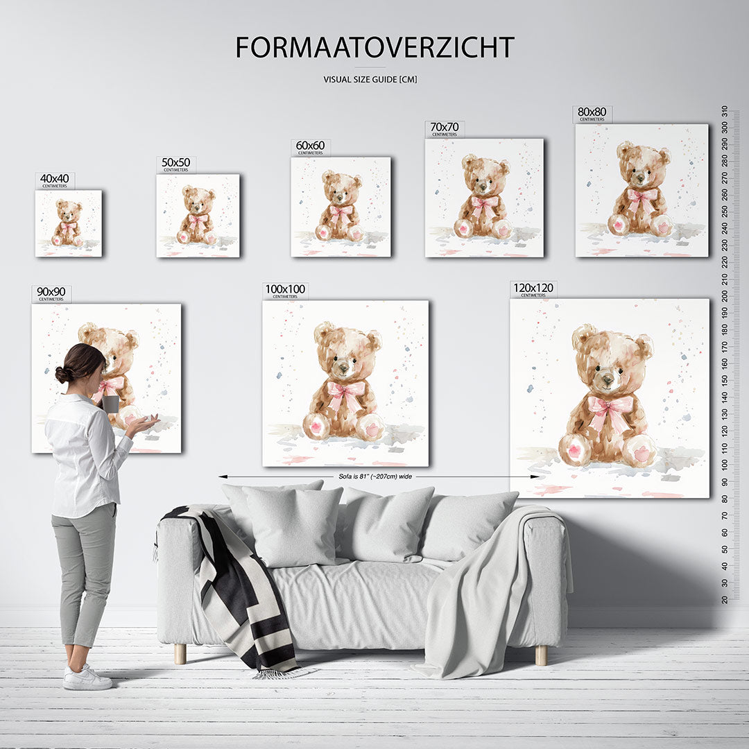 Zachte beer illustratie kunstwerk – sfeerbeeld – een schattige teddybeer met een roze strik, omgeven door subtiele