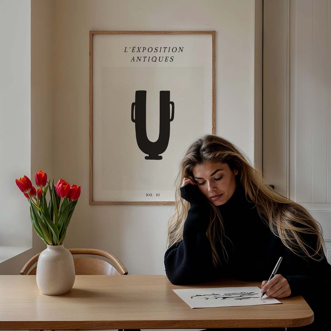 Minimalistische Antieke Vaas – staande muurposter voor een modern interieur