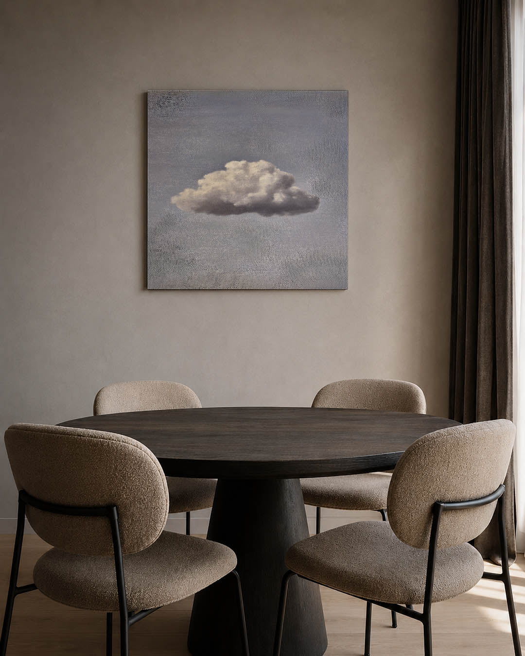Dromerige wolk kunstwerk – tweede productweergave – een enkele wolk zweeft in een rustige lucht. De zachte kleuren en