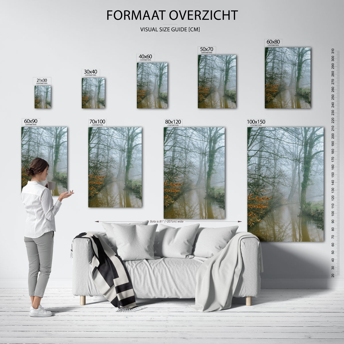 Mistig boslandschap poster – sfeerbeeld – een boslandschap met mistige bomen en een rustige stroom. De zachte kleuren en de