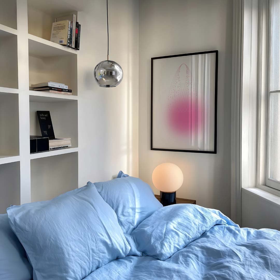 Betoverende Lijnen in Violet – staande kleurrijke abstracte wanddecoratie van WallArtistic