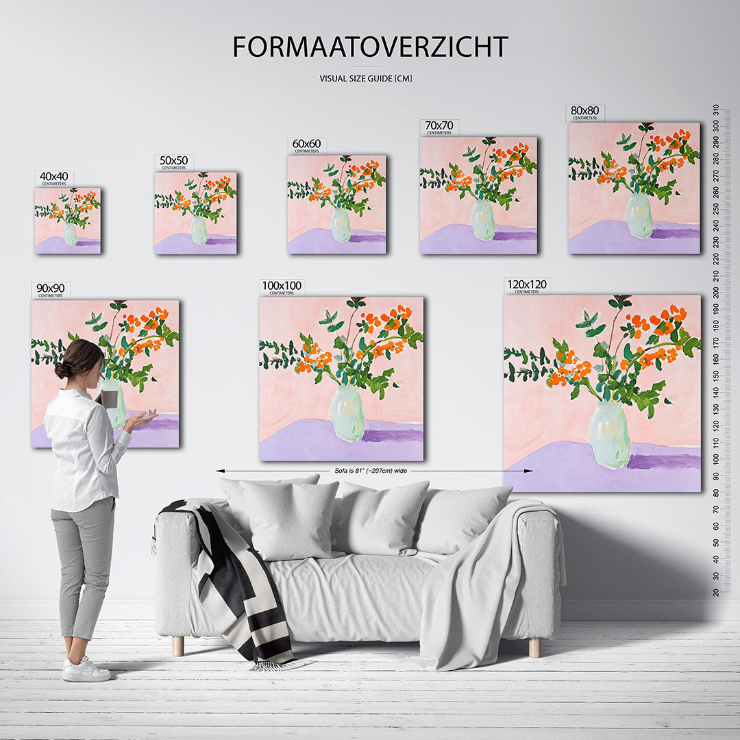 Vrolijke bloemenvaas kunstwerk – dit werk toont een vaas met levendige oranje bloemen en groene bladeren tegen een zachte