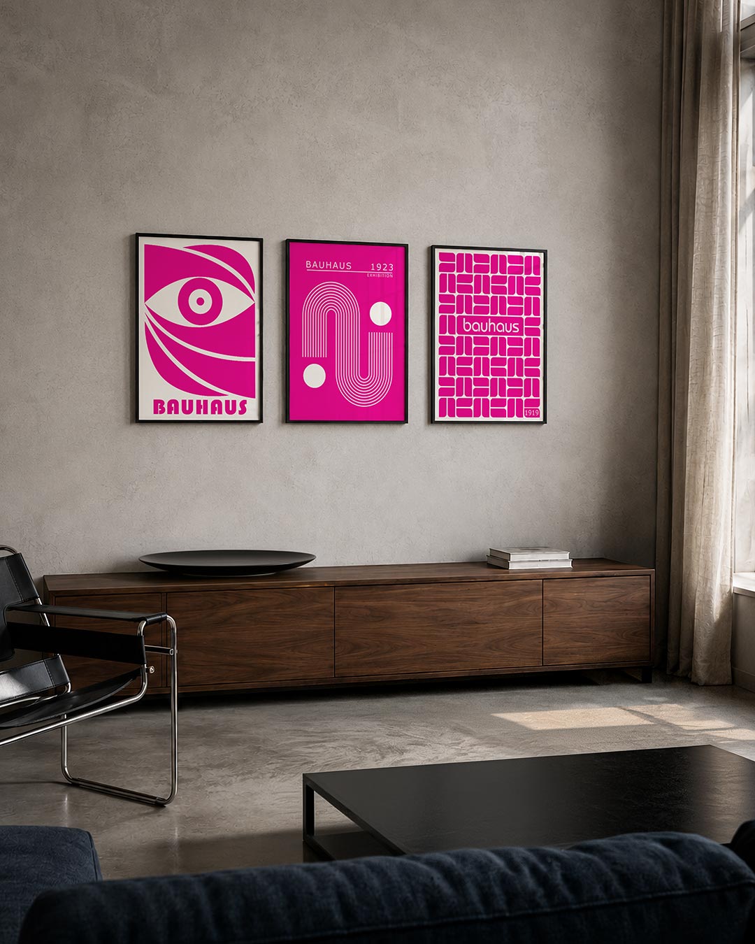 Oog en lijnen driedelige posterset – felroze vormen omlijsten een gestileerd oog, met vloeiende