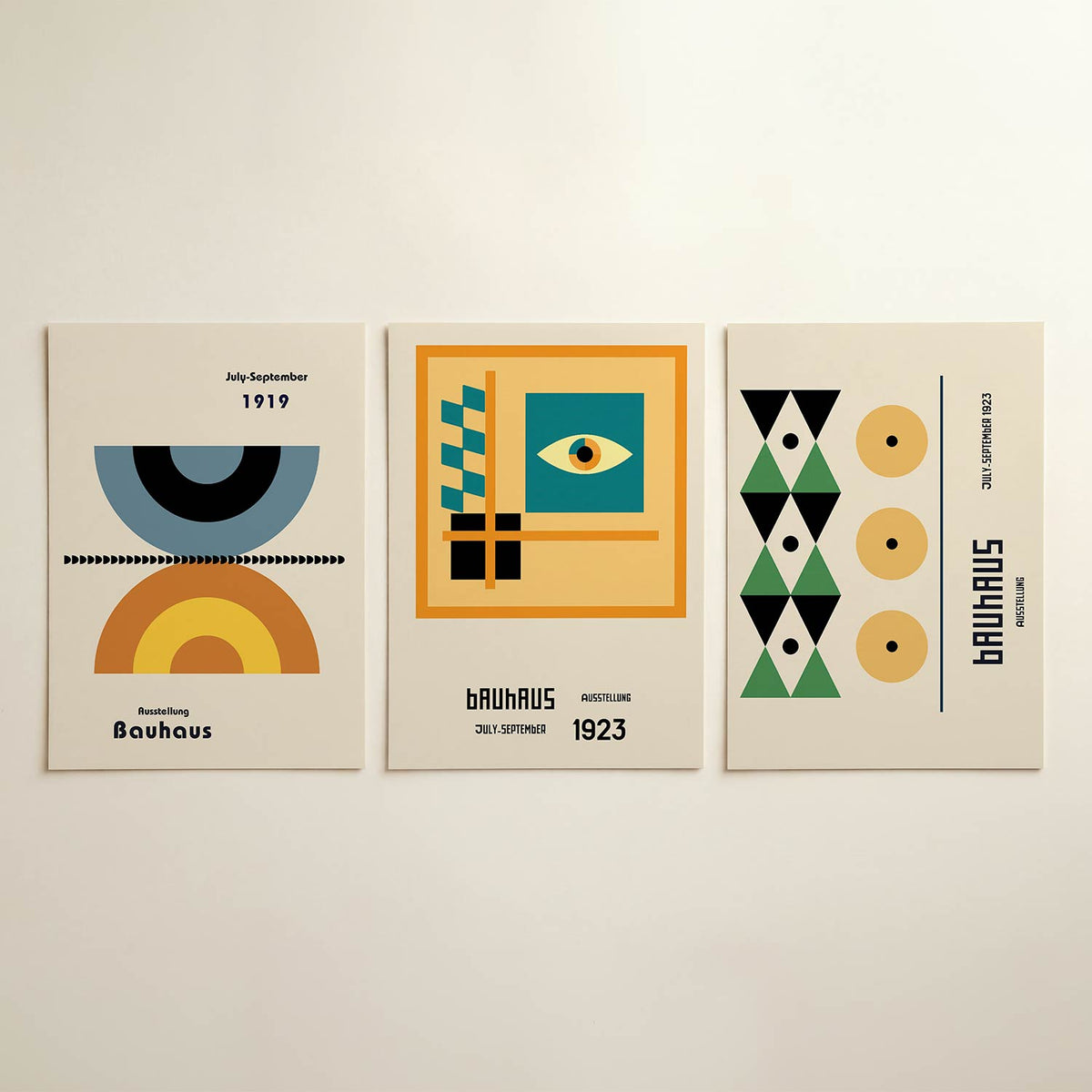 Vorm en kleurenspel posterset – detailweergave – deze posterset in drie delen toont halve cirkels in blauw en oranje