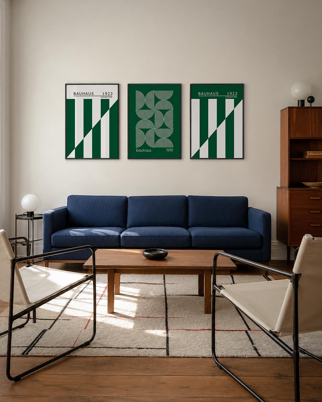 Strakke lijnenspel driedelige posterset – deze posterset in drie delen toont een ritmisch spel van groene en witte vlakken.