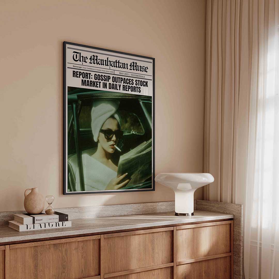 Vrouw met krant – kleurrijke Pop Art poster in staand formaat