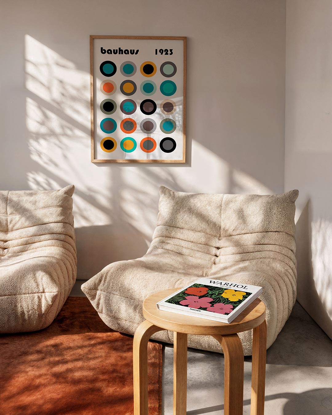 Cirkelritme en kleur – geometrische Bauhaus poster in staand formaat