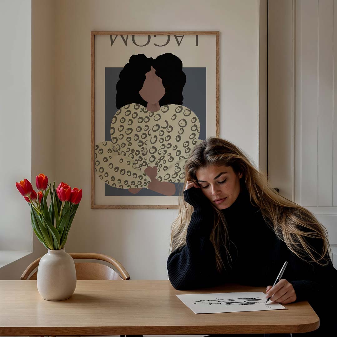 Vrouwelijke Energie Illustratie – staande vrouwelijke wanddecoratie van WallArtistic