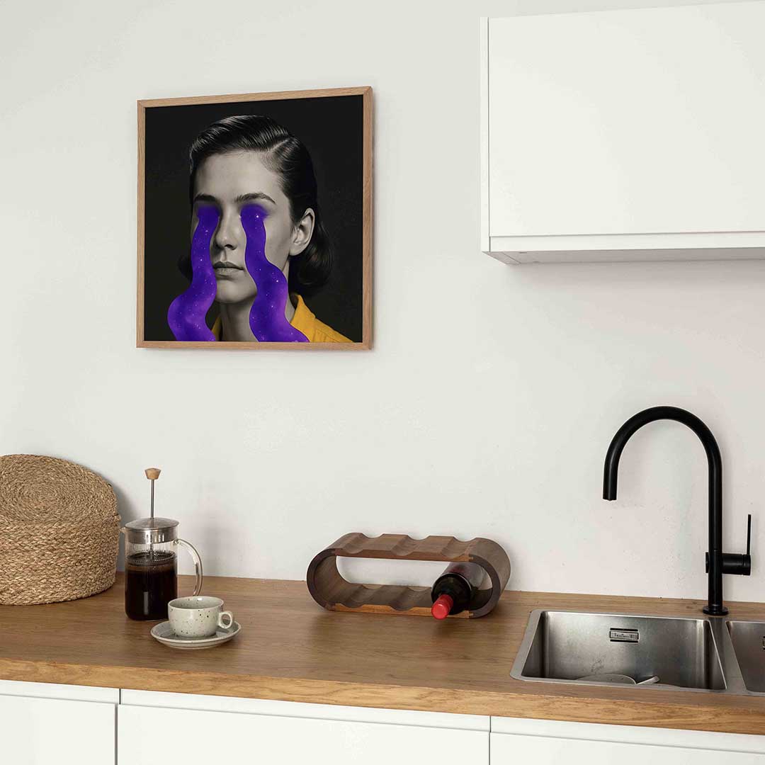 Vrouw met paarse tranen – kleurrijke Pop Art poster in vierkant formaat