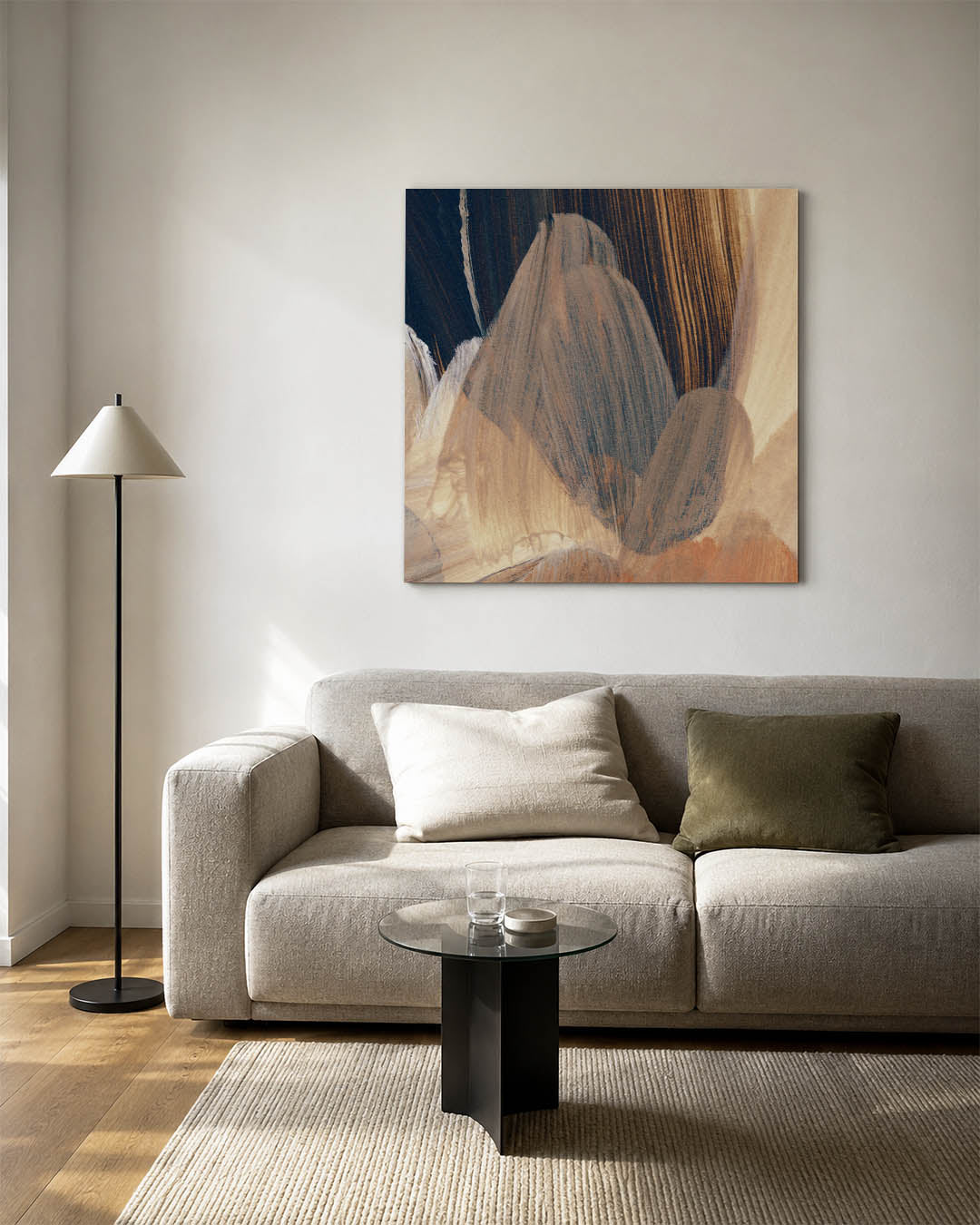 Penseelstreken kunstwerk – detailweergave – dit werk toont vloeiende penseelstreken in een harmonie van blauw, beige en