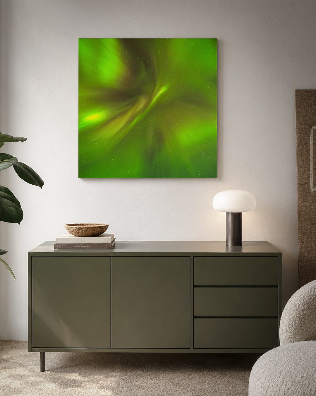 Groene lichtslierten kunstwerk – detailweergave – deze kunstwerk toont een dynamisch spel van groene lichtslierten tegen een