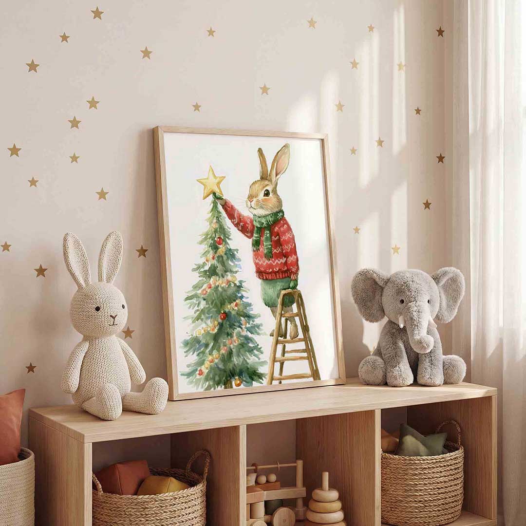 Konijn met kerstboom – staande kinderkamer wanddecoratie van WallArtistic