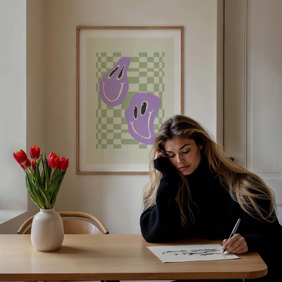 Vrolijke Geestjes Design – staande muurposter voor een modern interieur