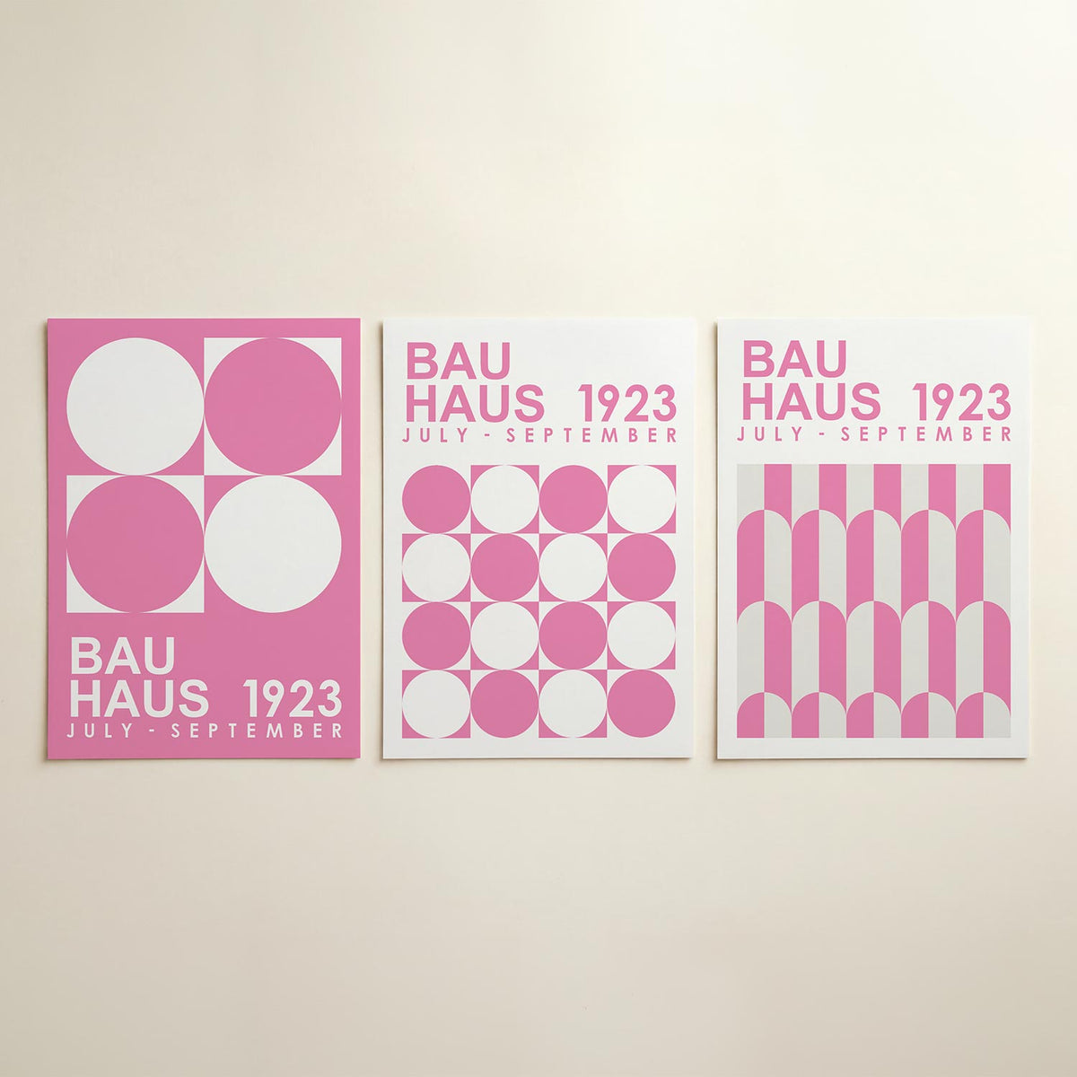 Cirkel en vierkant posterset – detailweergave – deze posterset in drie delen toont een speelse wisselwerking van roze en wit.