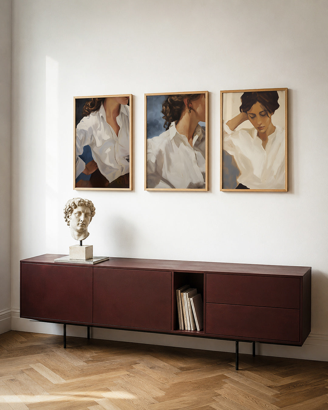Vorm en kleur posterset – detailweergave – een vloeiende witte blouse tegen een donkere achtergrond