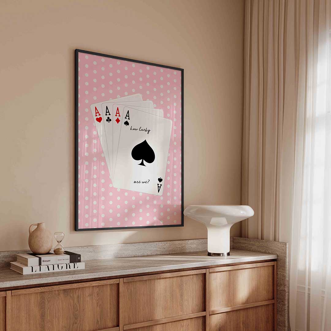 Speelkaarten op stippenachtergrond – kleurrijke Pop Art poster in staand formaat