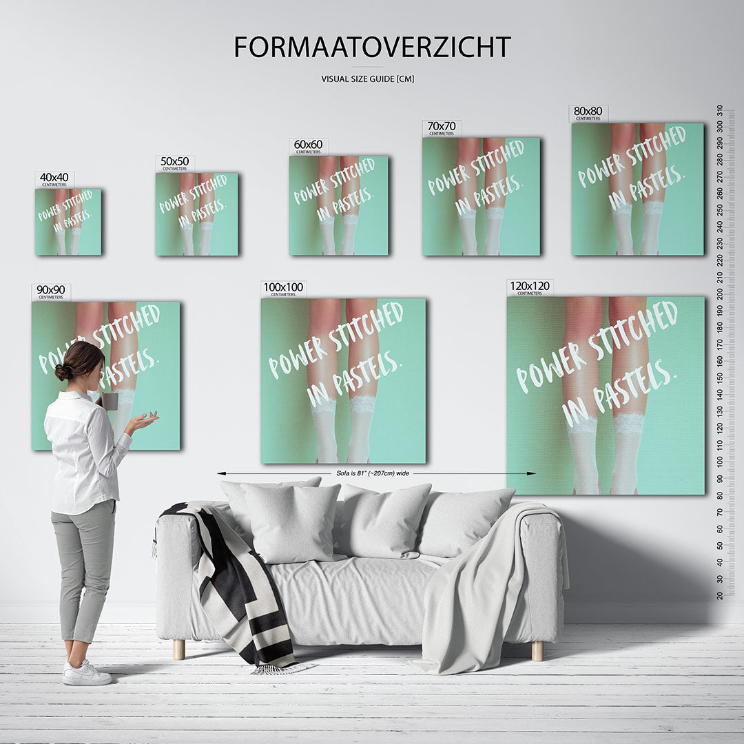 Pastel elegantie kunstwerk – sfeerbeeld – dit kunstwerk toont benen in pastelkleurige kousen tegen een mintgroene