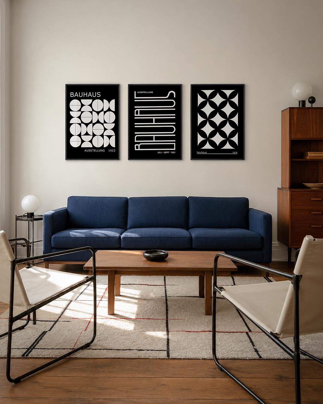 Vormen en vlakken driedelige posterset – deze posterset in drie delen toont een spel van witte geometrische vormen op een