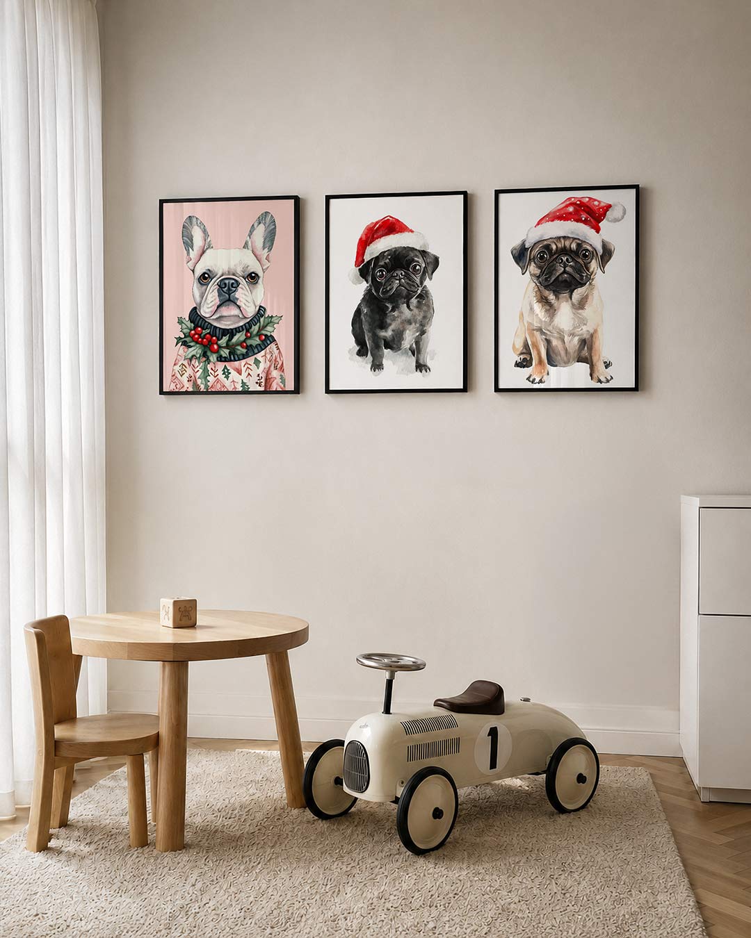 Hond en kerstgroen posterset – tweede productweergave – een hond met grote oren en een serieuze blik draagt een