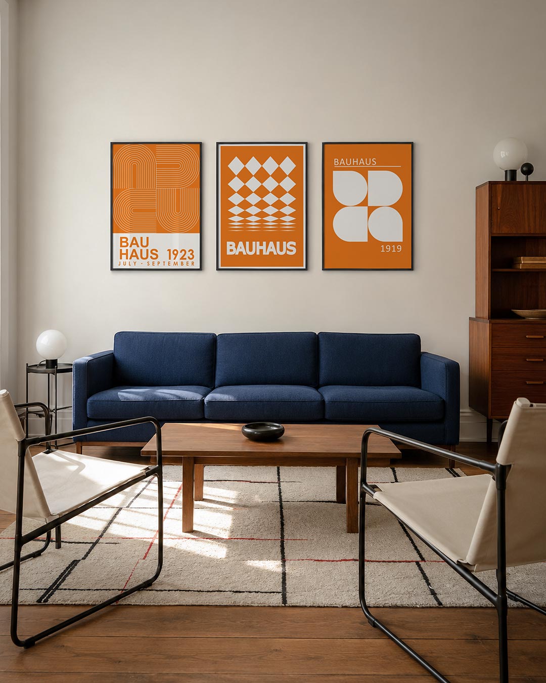 Lijnen en vormen driedelige posterset – deze posterset in drie delen toont een levendig spel van oranje en wit. Rechte en