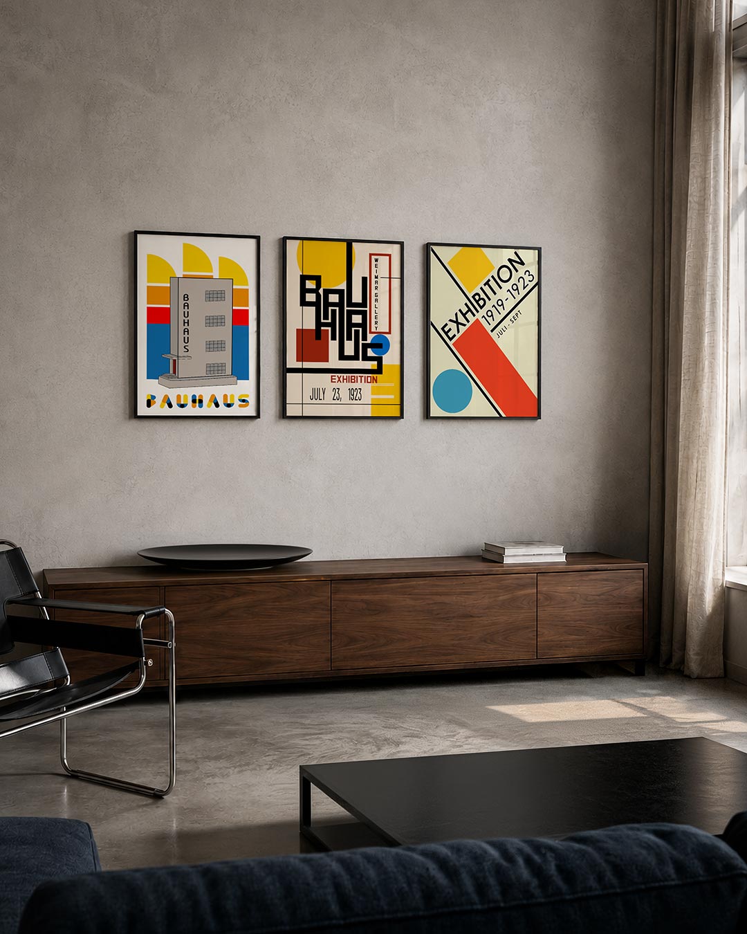 Vorm en kleur posterset – tweede productweergave – deze posterset in drie delen toont een grijs gebouw met rechthoekige