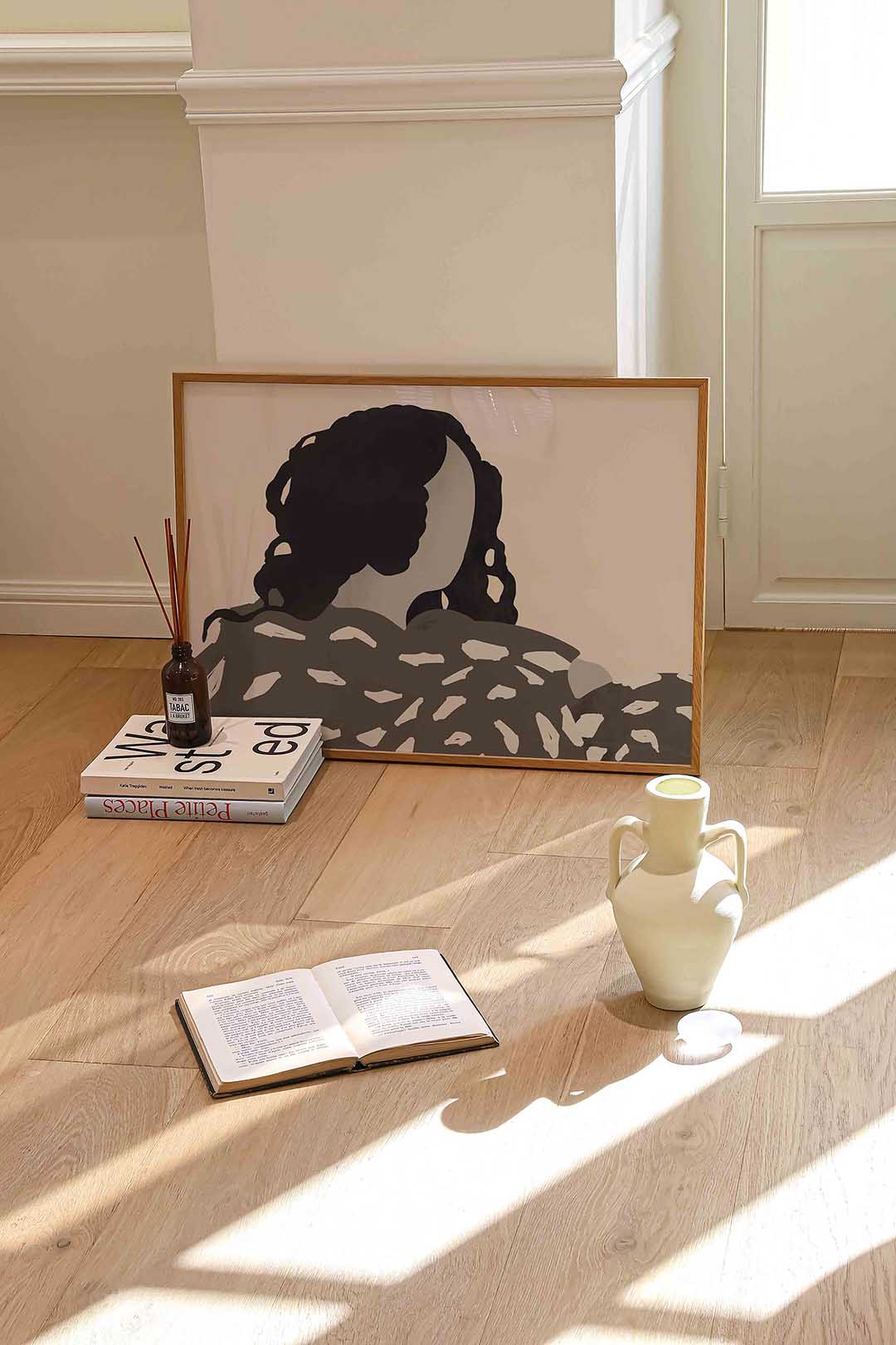 Figuur met donkere haren – liggende portret wanddecoratie van WallArtistic