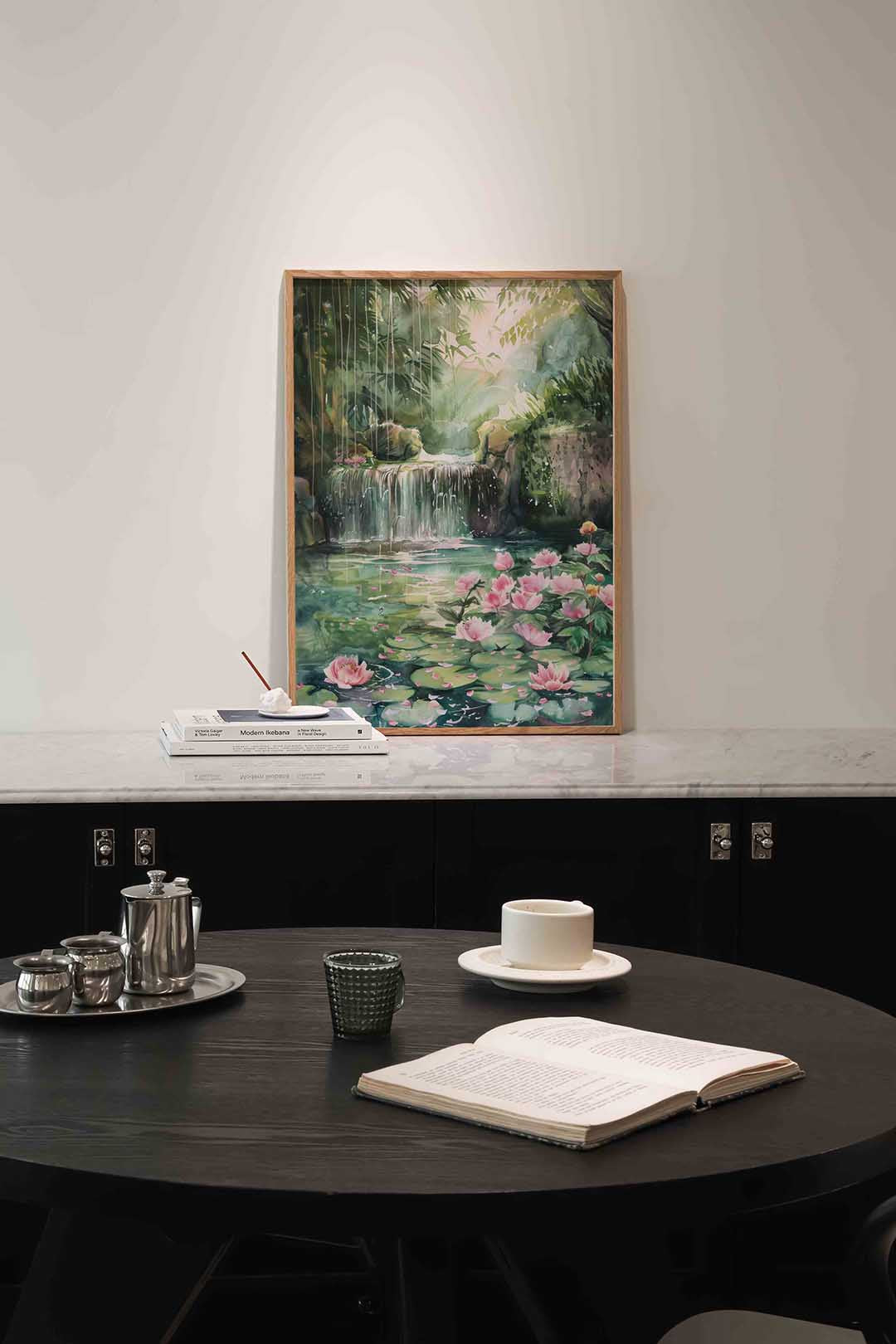 Waterval en bloemen – abstracte poster in staand formaat